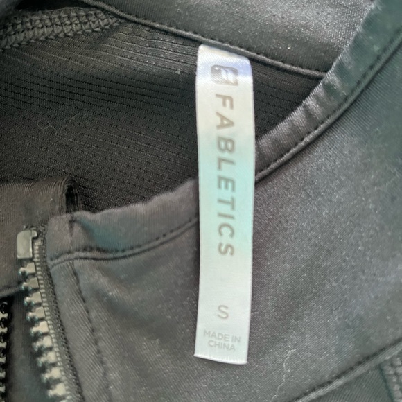 Full zip run black jacket with venting - Picture 3 of 3